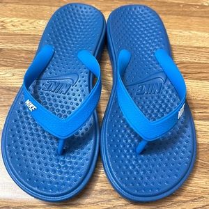 Nike flip flops